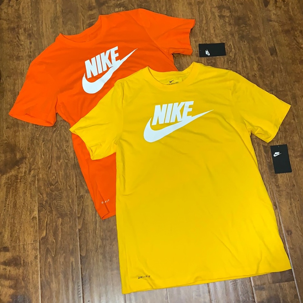 NIKE 2/Set Bundle Men’s Tee SHIRTs - Size M